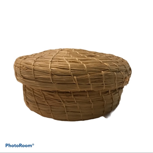 Native American Wicker Basket w/Lid / 4 1/2W x 2H - Picture 3 of 3